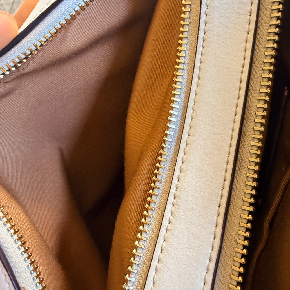 Coach White Signature Crossbody with Gold Hardware - Picture 7 of 11